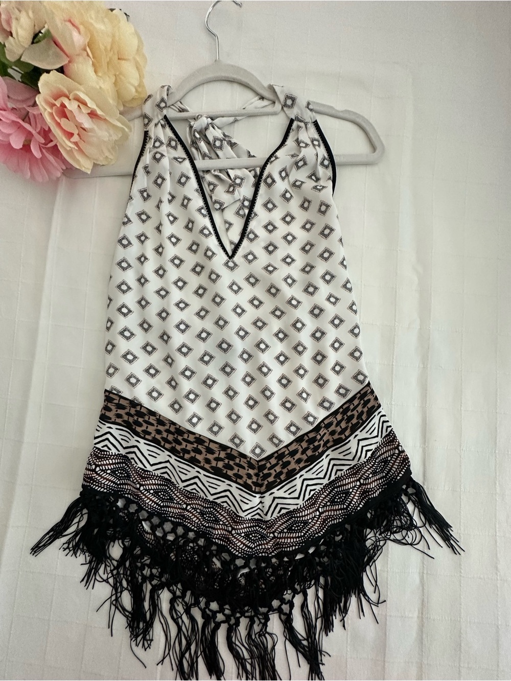 White House Black Market NWOT White and Black Fringe V-Neck Top!!